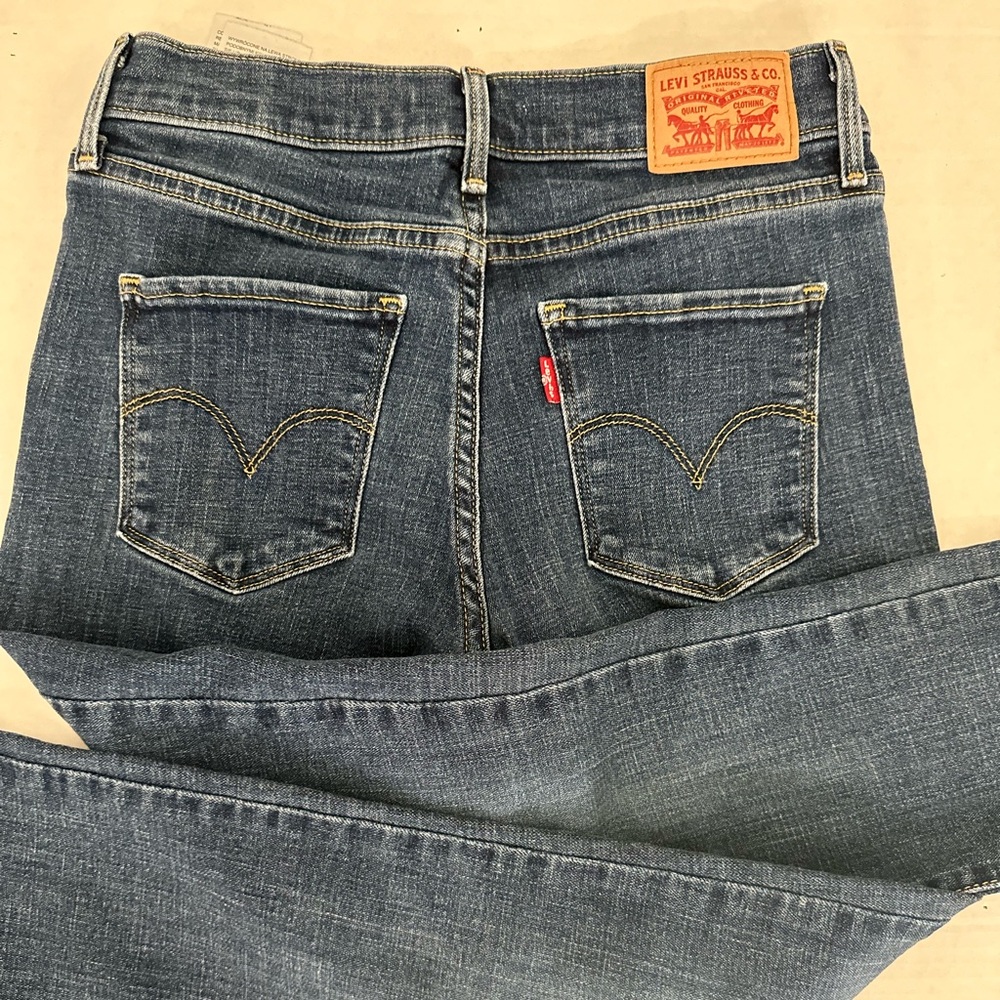 Womans Levi SHAPING SKINNY  311 Jeans